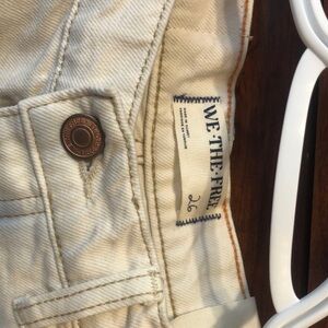 We the Free Barrel jeans Size 26 mid rise off-white very light tan